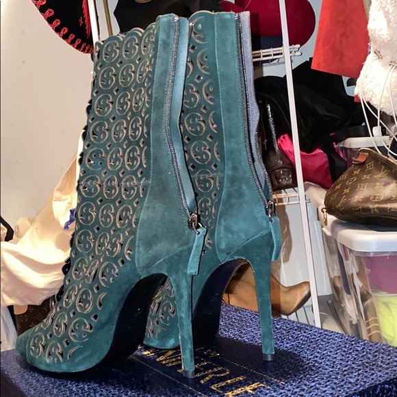 Green Money sign booties - Picture 4 of 4